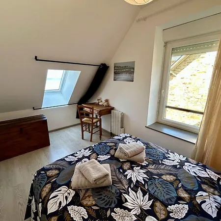 Charming Seaside Family - Sleeps 8 *