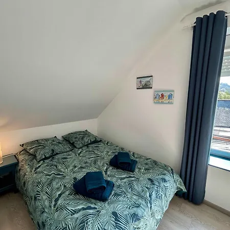 Charming Seaside Family - Sleeps 8