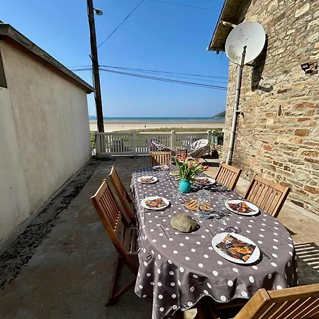 Charming Seaside Family - Sleeps 8 Hébergement de vacances Saint-Michel-en-Grève